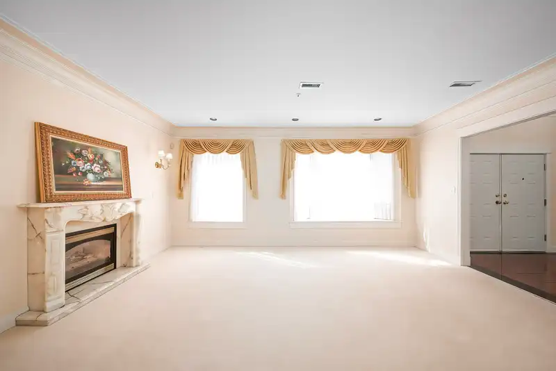 2039 W 62 AVENUE - photo 4 of 30