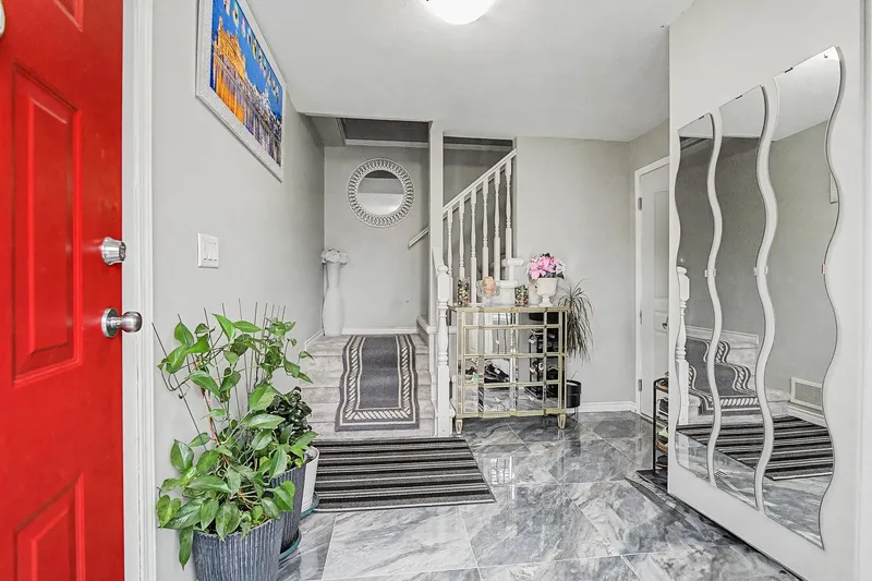 35186 LABURNUM AVENUE - photo 3 of 25