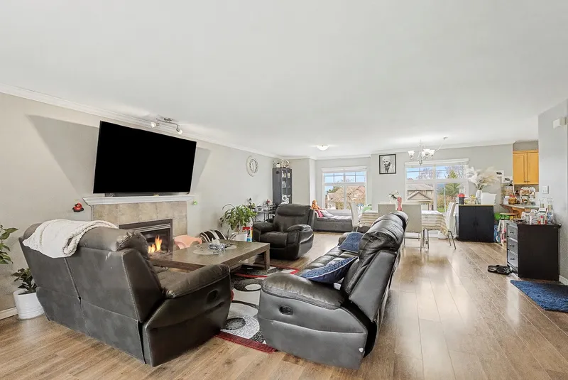 35186 LABURNUM AVENUE - photo 4 of 25