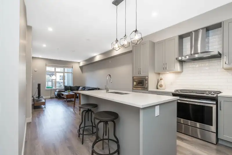 211 15436 31 AVENUE - photo 4 of 39