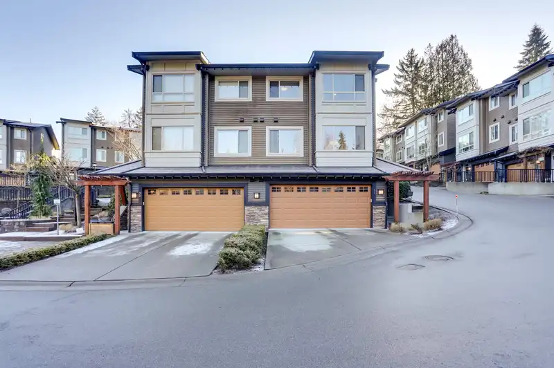 31 23986 104 AVENUE - photo 1 of 27
