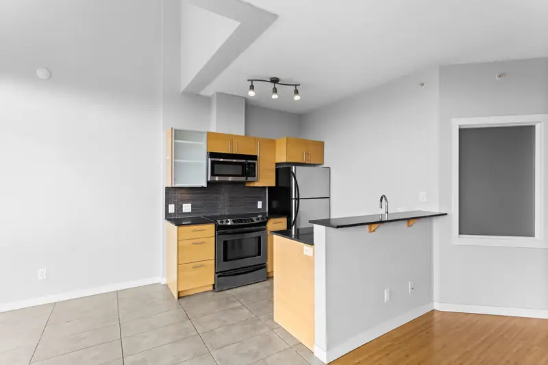 2209 13399 104 AVENUE - photo 3 of 13