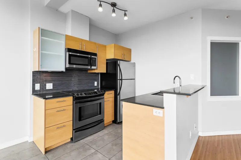 2209 13399 104 AVENUE - photo 4 of 13