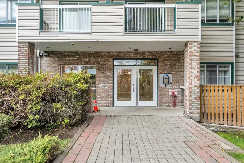 122 13911 70 AVENUE - photo 2 of 32