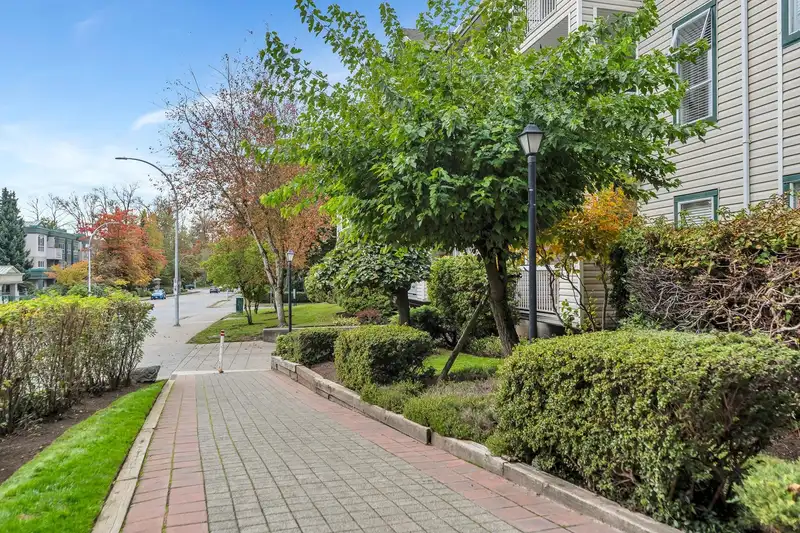 122 13911 70 AVENUE - photo 3 of 32