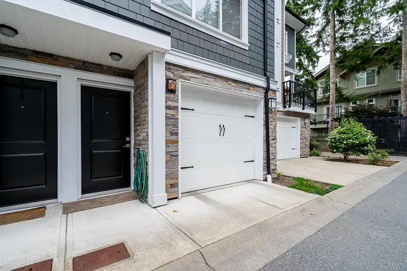 52 7686 209 STREET - photo 2 of 32