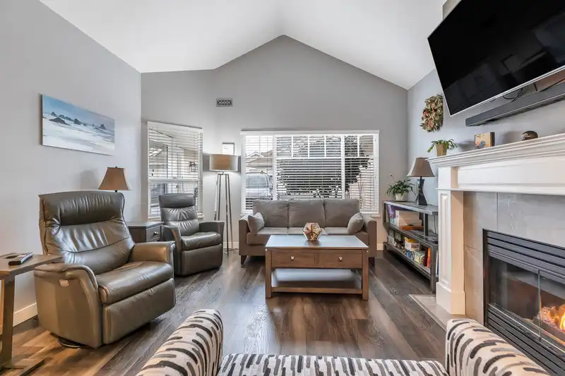 108 20655 88 AVENUE - photo 2 of 40