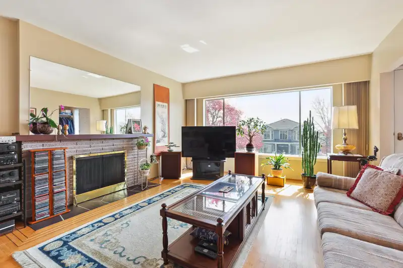 375 E 63RD AVENUE - photo 2 of 30