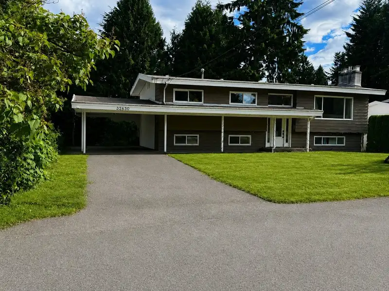 32630 WILLINGDON CRESCENT - photo 1 of 6