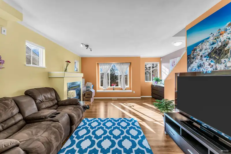 44 12110 75A AVENUE - photo 3 of 32
