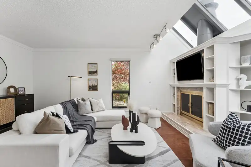217 1477 FOUNTAIN WAY - photo 3 of 40
