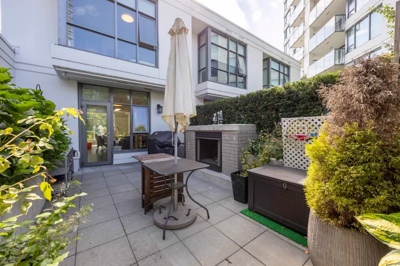 103 578 EMERSON STREET - photo 1 of 25