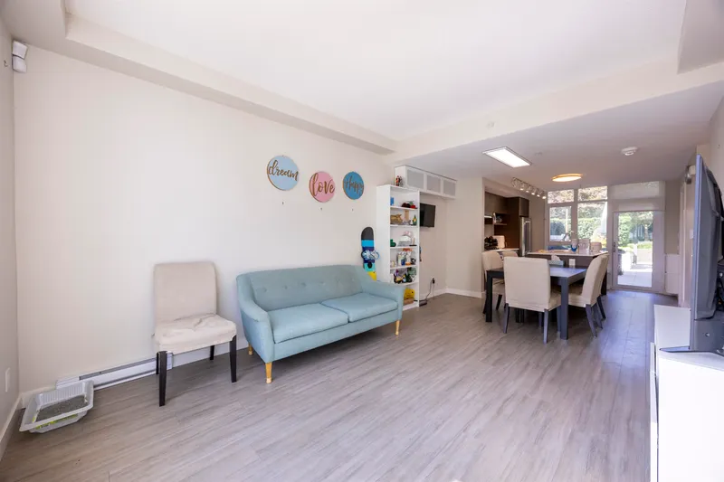 103 578 EMERSON STREET - photo 3 of 25