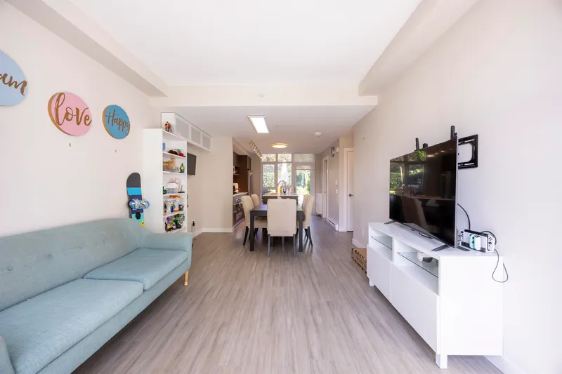 103 578 EMERSON STREET - photo 4 of 25