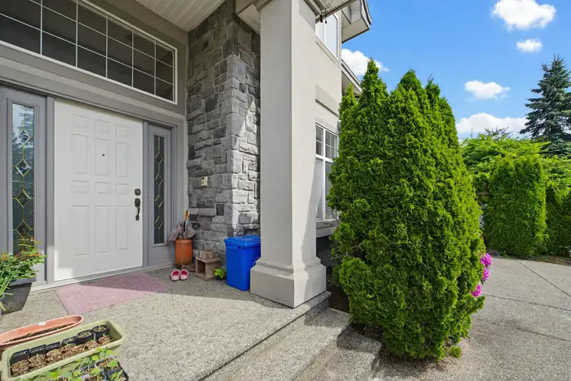 10485 168A STREET - photo 4 of 40