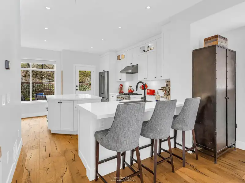 34 2000 PANORAMA DRIVE - photo 4 of 39