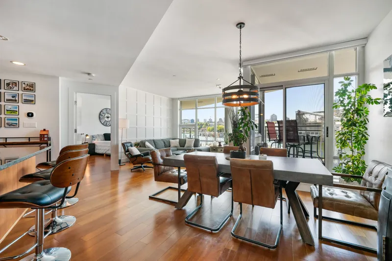 203 628 KINGHORNE MEWS - photo 4 of 25