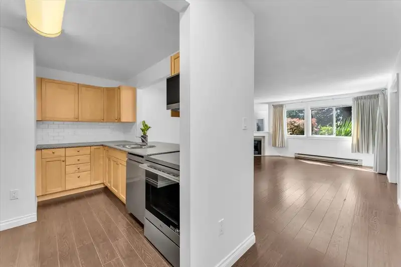 107 5350 VICTORY STREET - photo 4 of 33