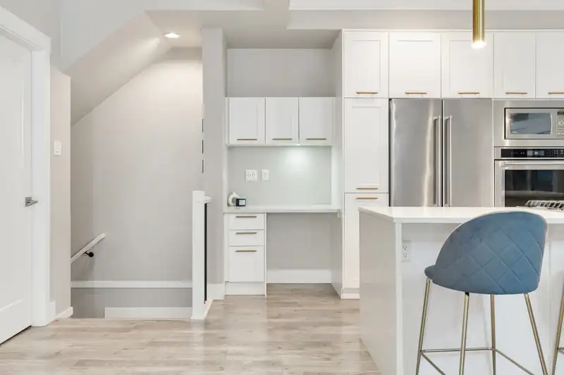 193 16488 64 AVENUE - photo 4 of 19