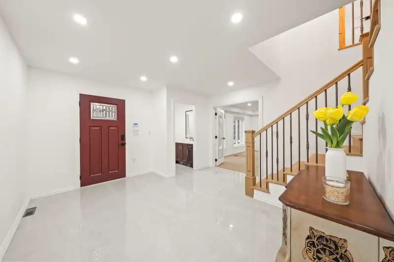 14389 26 AVENUE - photo 3 of 40