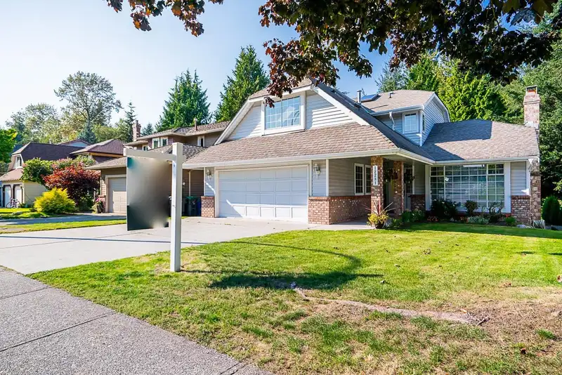 12281 SOUTHPARK CRESCENT - photo 3 of 34