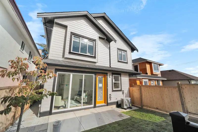 3 3644 E 28TH AVENUE - photo 1 of 20