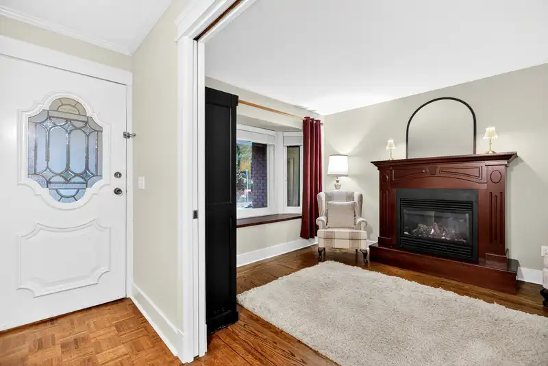 3960 ROBIN PLACE - photo 3 of 37