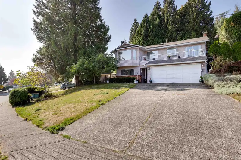 468 CARIBOO CRESCENT - photo 1 of 33