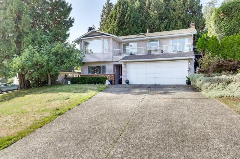 468 CARIBOO CRESCENT - photo 3 of 33