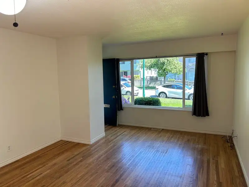 8427- 8431 SHAUGHNESSY STREET - photo 3 of 10