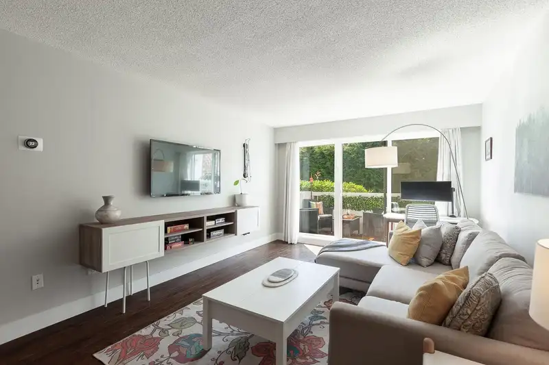 303 2450 CORNWALL AVENUE - photo 3 of 20