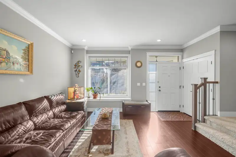 14769 61A AVENUE - photo 4 of 34