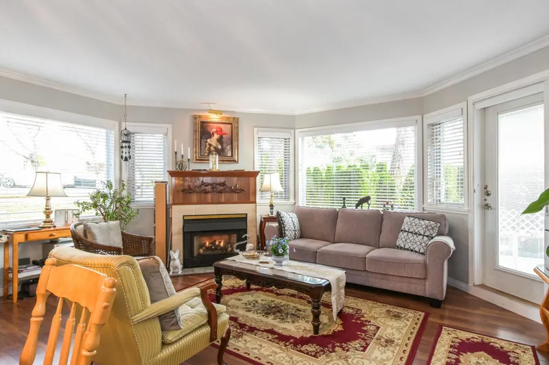 107 13965 16 AVENUE - photo 4 of 21