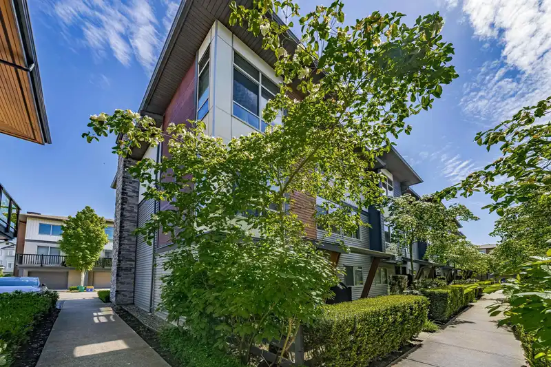 49 8473 163 STREET - photo 2 of 39