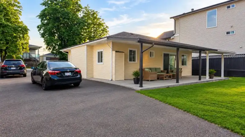 309 JOHNSTON STREET - photo 1 of 9