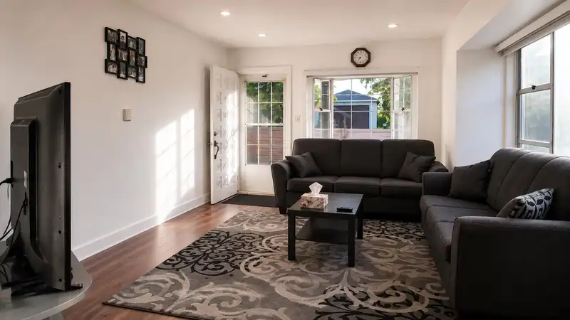 309 JOHNSTON STREET - photo 2 of 9