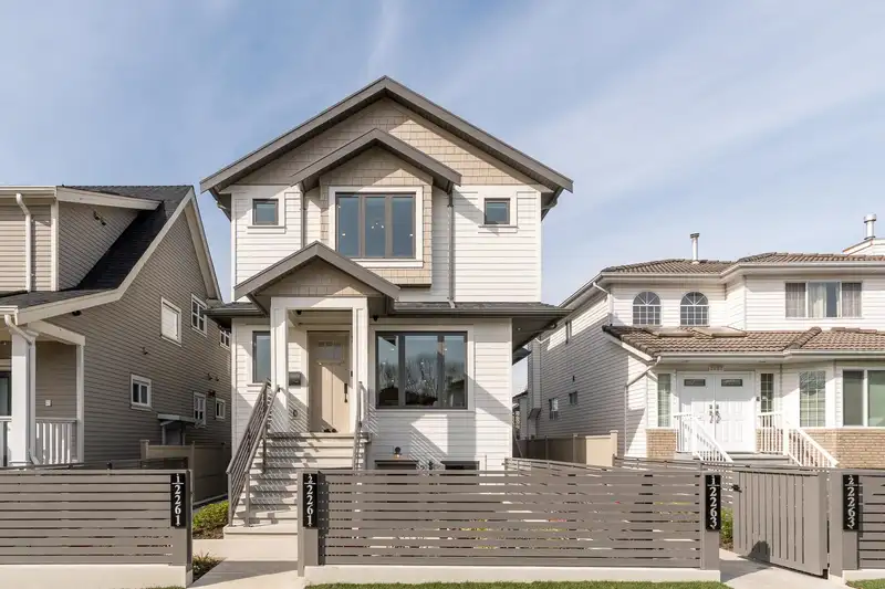 2261 E 35TH AVENUE - photo 2 of 40