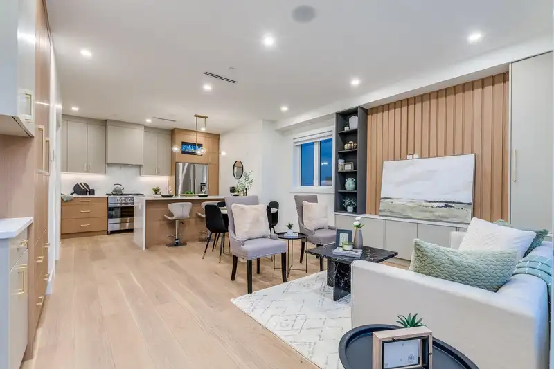 2261 E 35TH AVENUE - photo 3 of 40