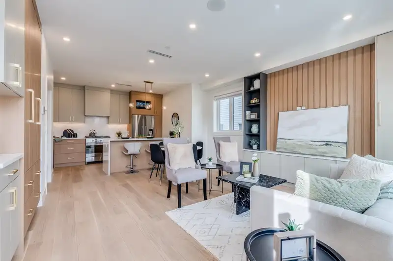 2261 E 35TH AVENUE - photo 4 of 40