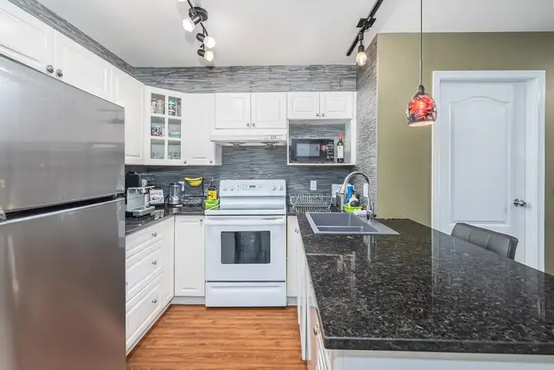 107 20896 57 AVENUE - photo 4 of 19