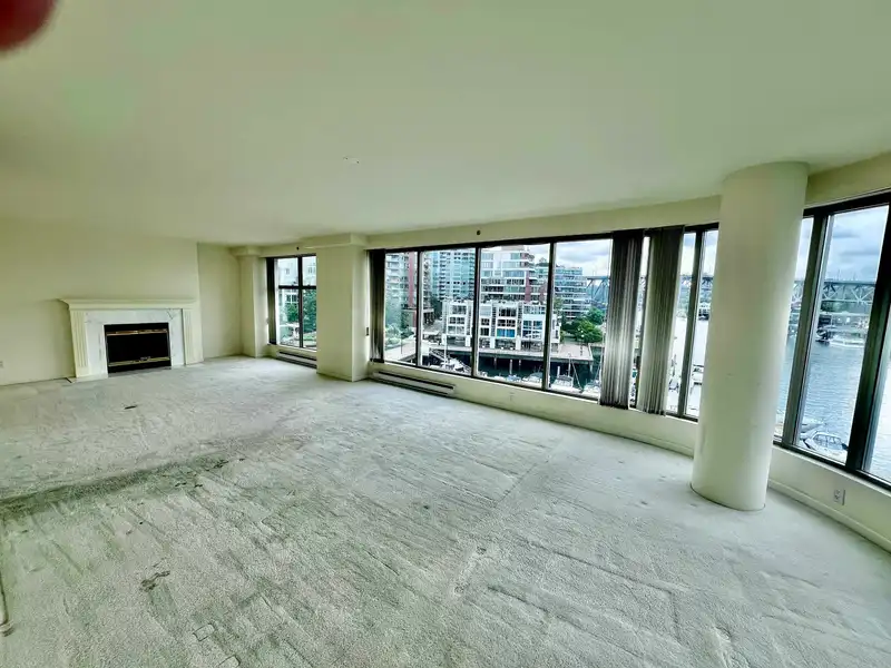 401 1012 BEACH AVENUE - photo 2 of 17