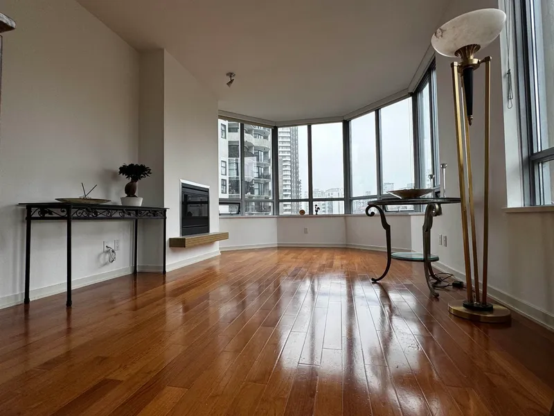 806 1005 BEACH AVENUE - photo 2 of 25