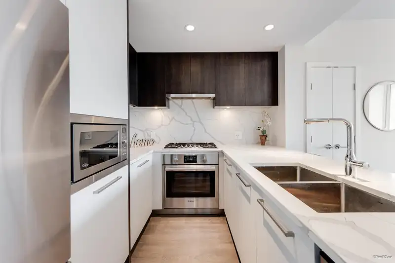 2603 567 CLARKE ROAD - photo 4 of 40