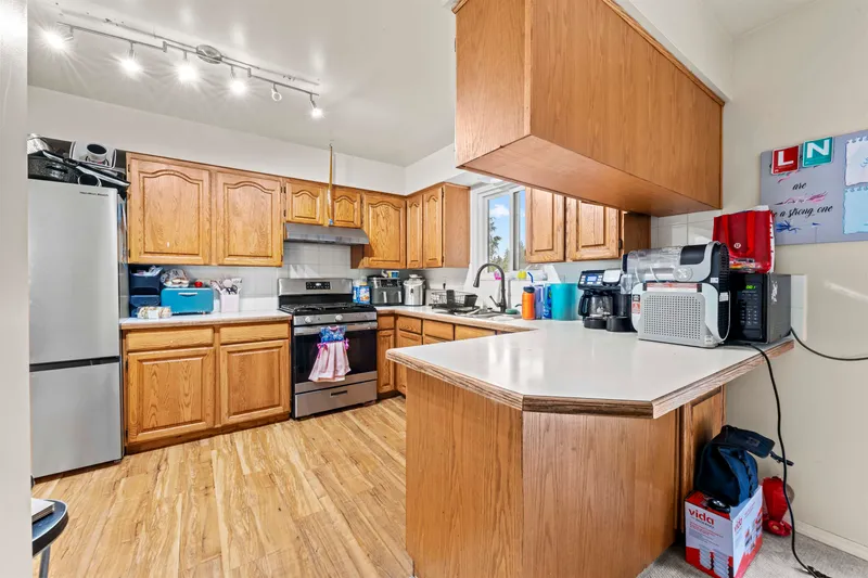 273 52A STREET - photo 4 of 12