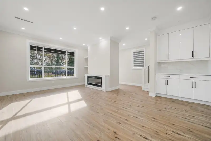1147 SOUTH DYKE ROAD - photo 4 of 25