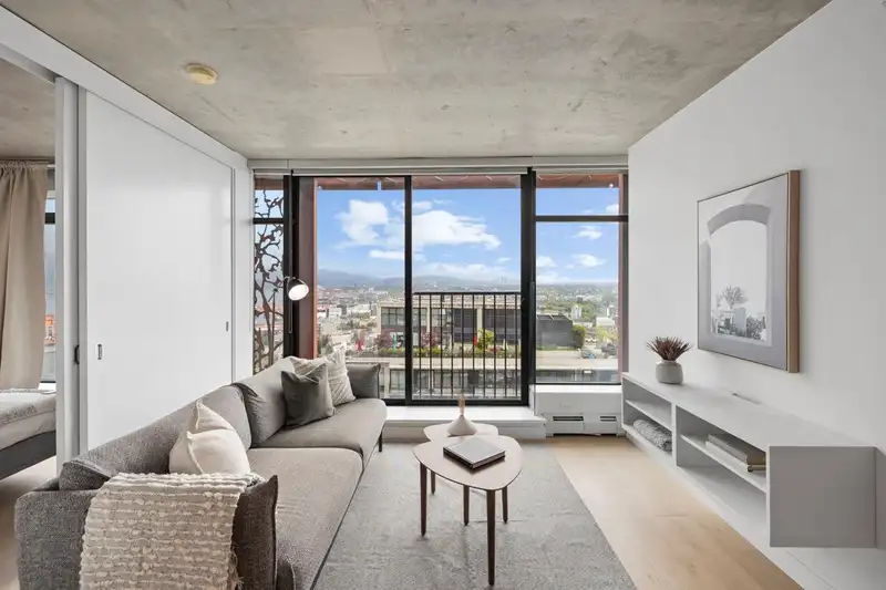 3705 128 W CORDOVA STREET - photo 3 of 39