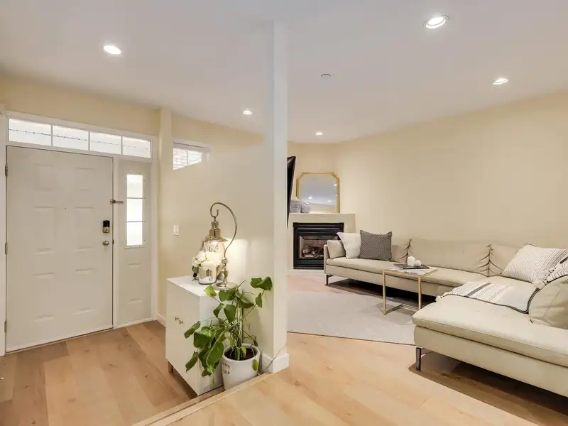 2 1576 TATLOW AVENUE - photo 2 of 28