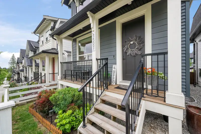 25097 112 AVENUE - photo 3 of 40