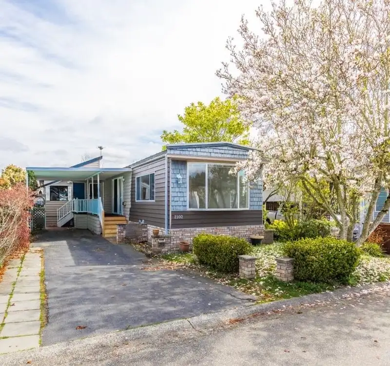 2102 CUMBRIA DRIVE - photo 2 of 32