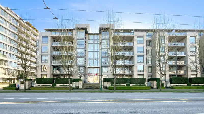 303 750 W 12TH AVENUE - photo 1 of 11